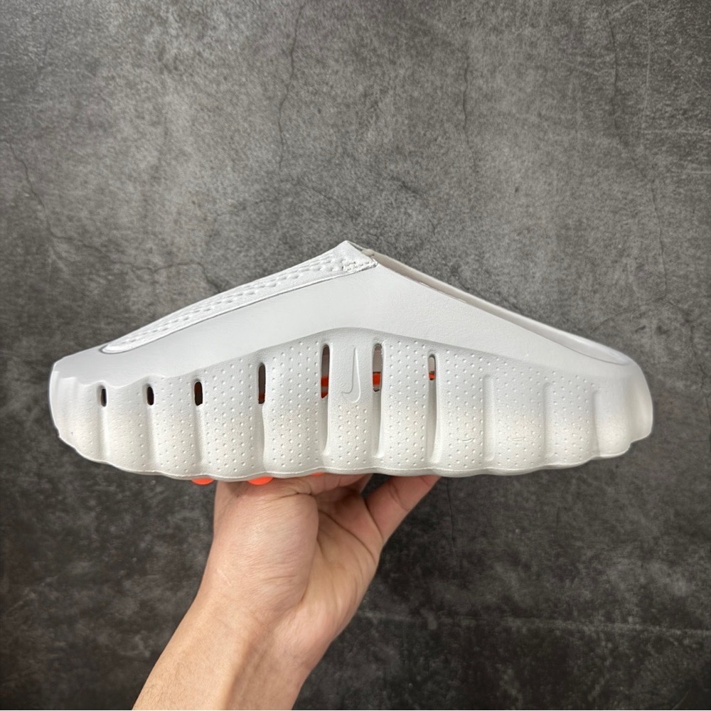 Brand New Nike Foot Massage
Slippers